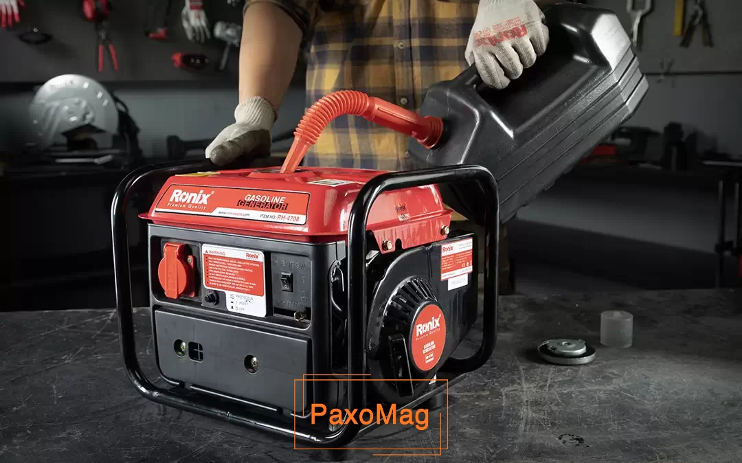 ریختن بنزین در مخزن سوخت موتور برق بنزینی