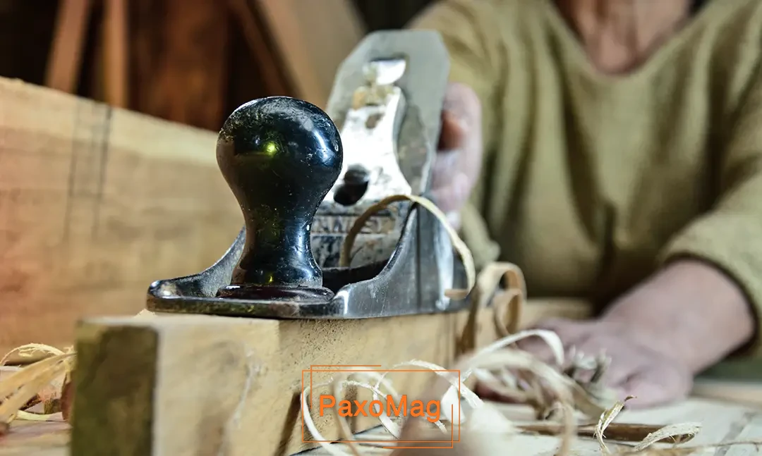 رنده کردن چوب با رنده دستی