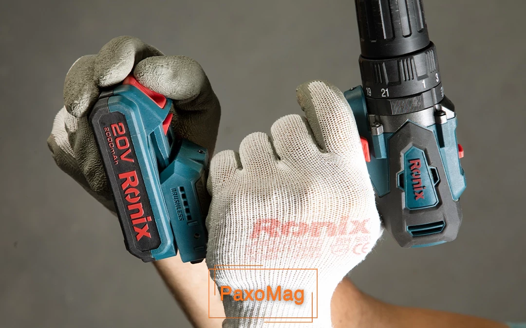 باتری دریل شارژی را خارج کنید.