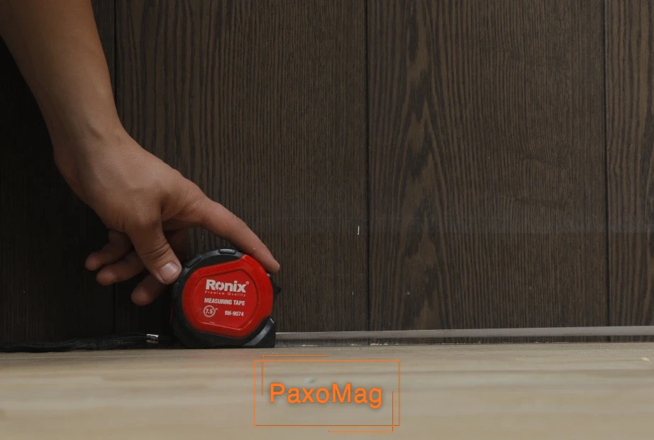 اندازه گیری طول دیوار با متر رونیکس
